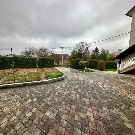 Apartament Apartman Tomy